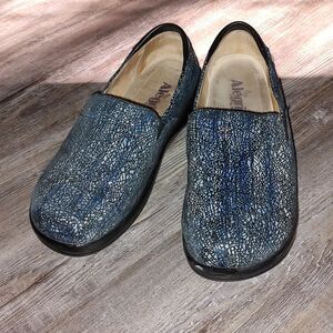 Alegria Keli Professional Shoe Women's Size 39 Blue Crackle Pop Print Black Sole
